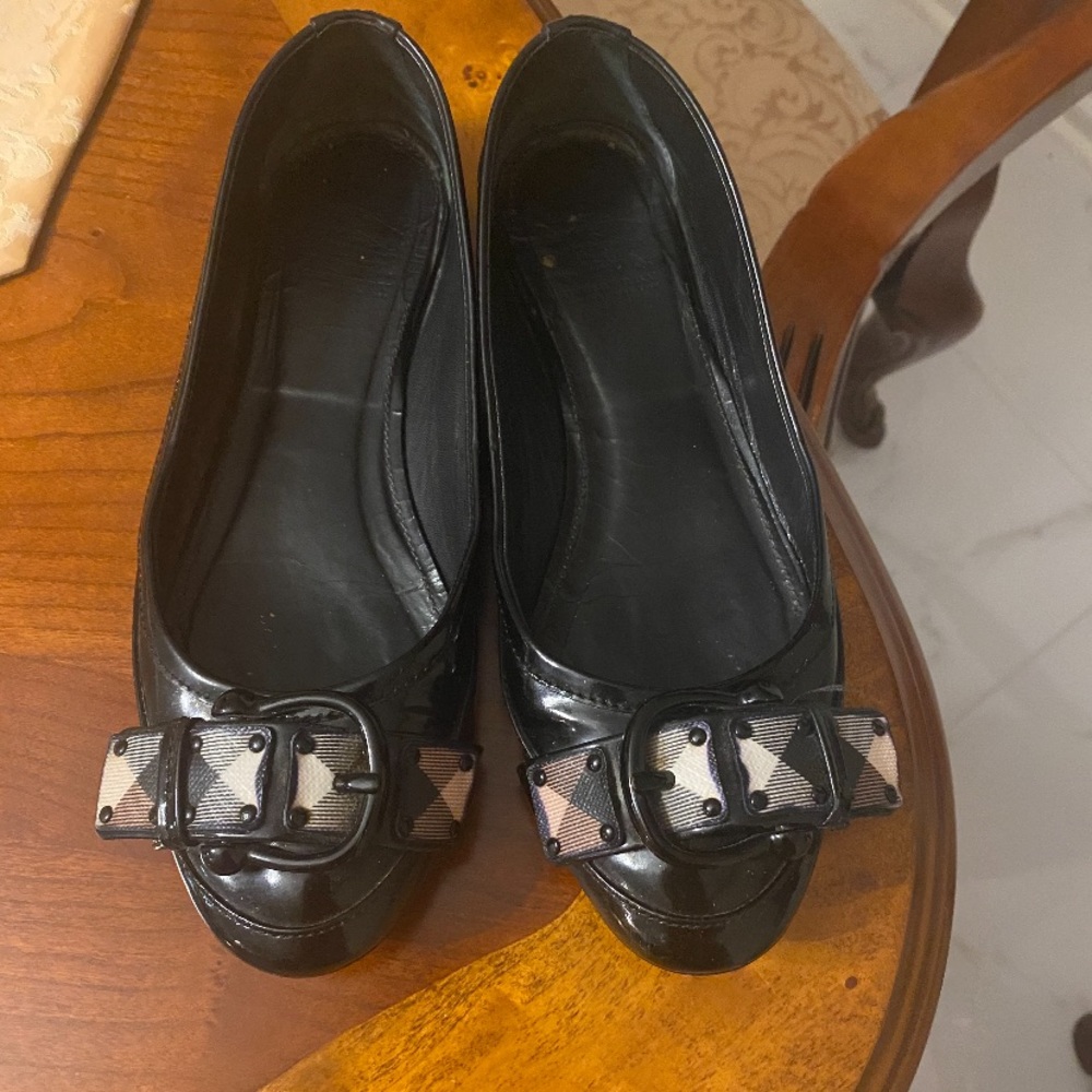 Authentic Burberry Flat shoes